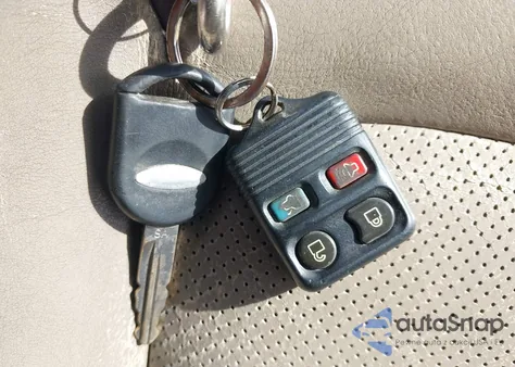 2005 Ford Expedition Limited from USA, damaged, VIN 1FMFU20595LB10181